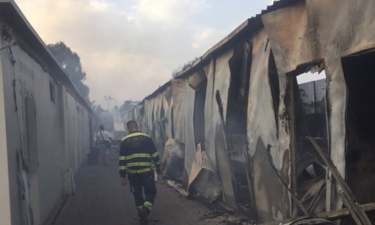 Incendio a Catania, devastati i campi e la sede del Palazzolo 