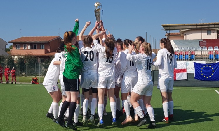 Il calcio è rosa - Donne e pace: al via la 4ª edizione del torneo internazionale organizzato dal CR Lazio