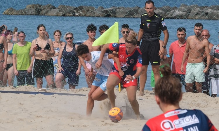 Campionato femminile: Happy Car Samb e B-Point Napoli in finale