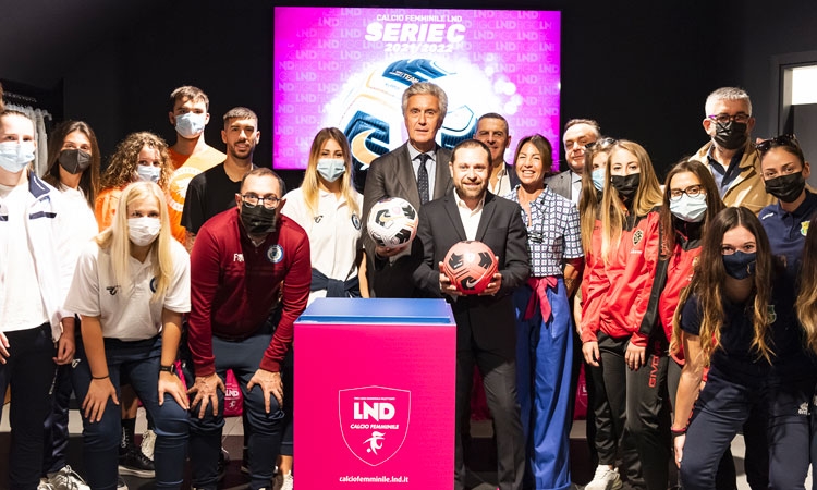 La Serie C femminile riparte dal pallone ufficiale Nike, presentazione a Roma con Mattia Zaccagni