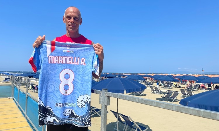 La Vastese e la maglia più geniale della storia del beach soccer: “Per Andrea, tutti sulla stessa barca”