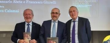 Giancarlo Abete e Francesco Franchi alla presentazione del libro di Marco Bellinazzo “Le nuove guerre del calcio”