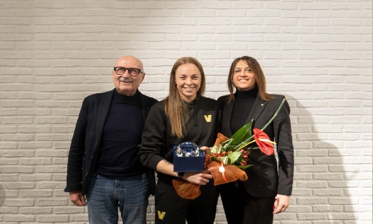 Alice Zuanti: 100 presenze nel Venezia FC, alla premiazione presente il presidente Giuseppe Ruzza